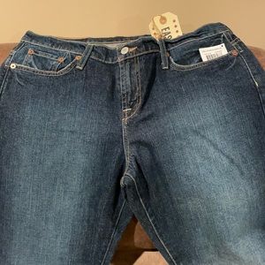 BRAND NEW WITH TAGS! Ladies Lucky Brand jeans. 32
